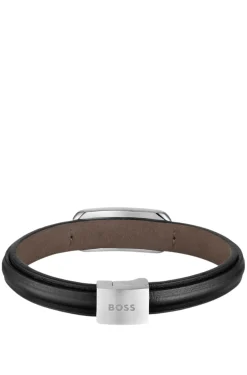 Mehrlagiges Lederarmband mit silberfarbenem Marken-Glied