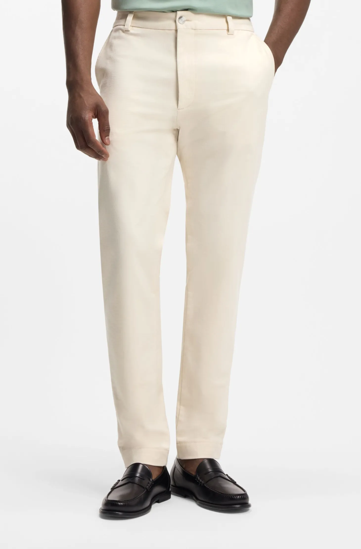 Modern-Fit Hose aus bügelleichtem Baumwoll-Mix mit Twill-Struktur