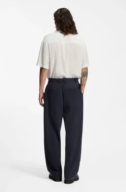 Modern-Fit Hose aus funktionalem Stretch-Seersucker