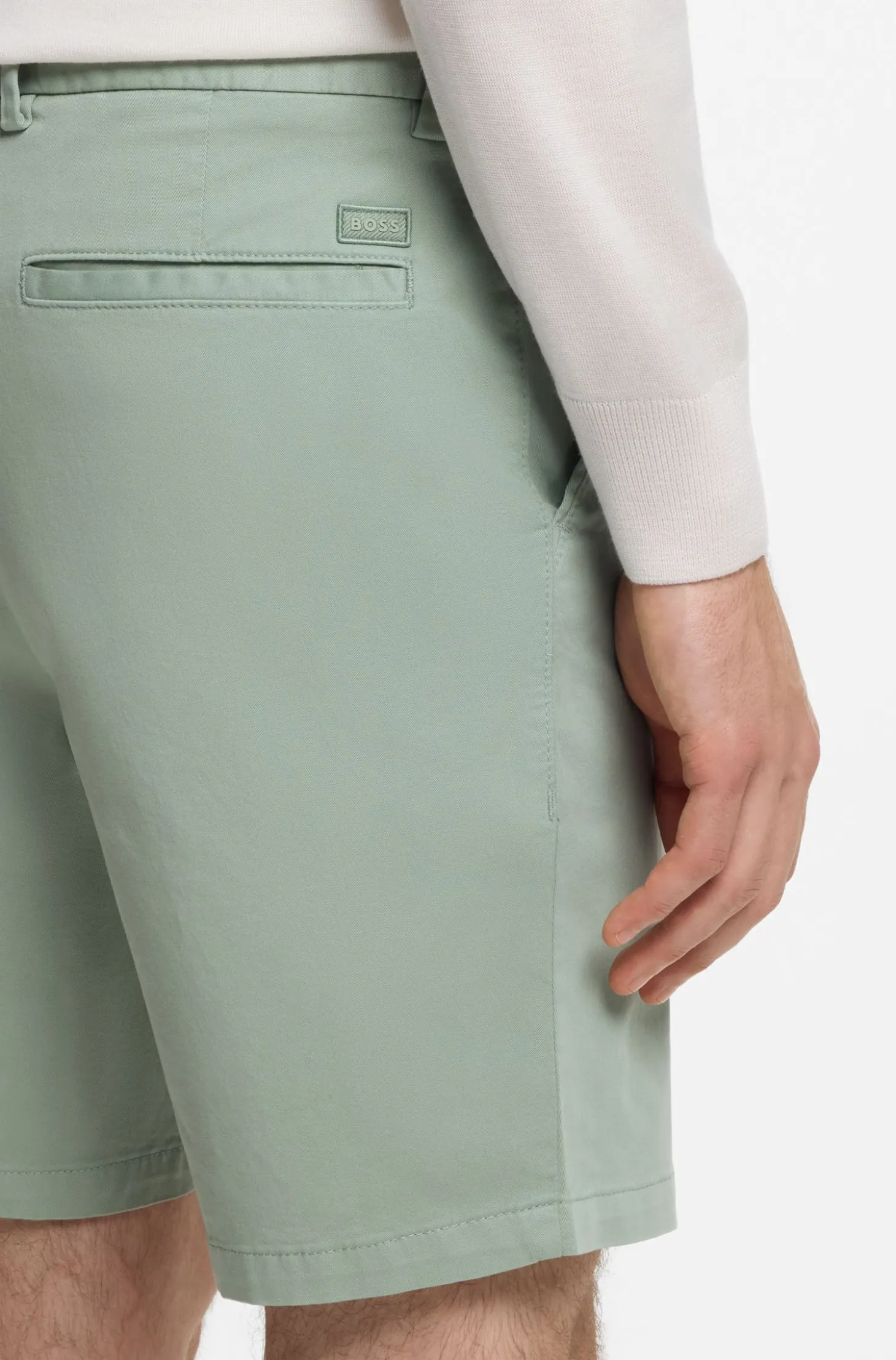 Modern-Fit Shorts aus überfärbtem elastischem Baumwoll-Twill