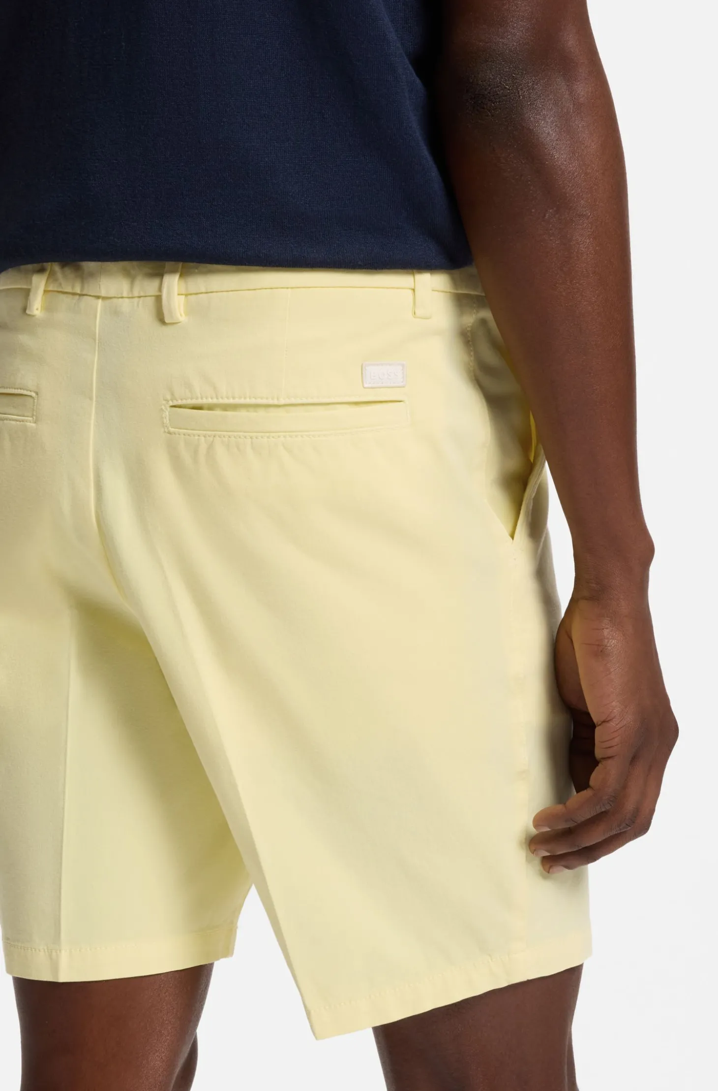 Modern-Fit Shorts aus Stretch-Baumwolle