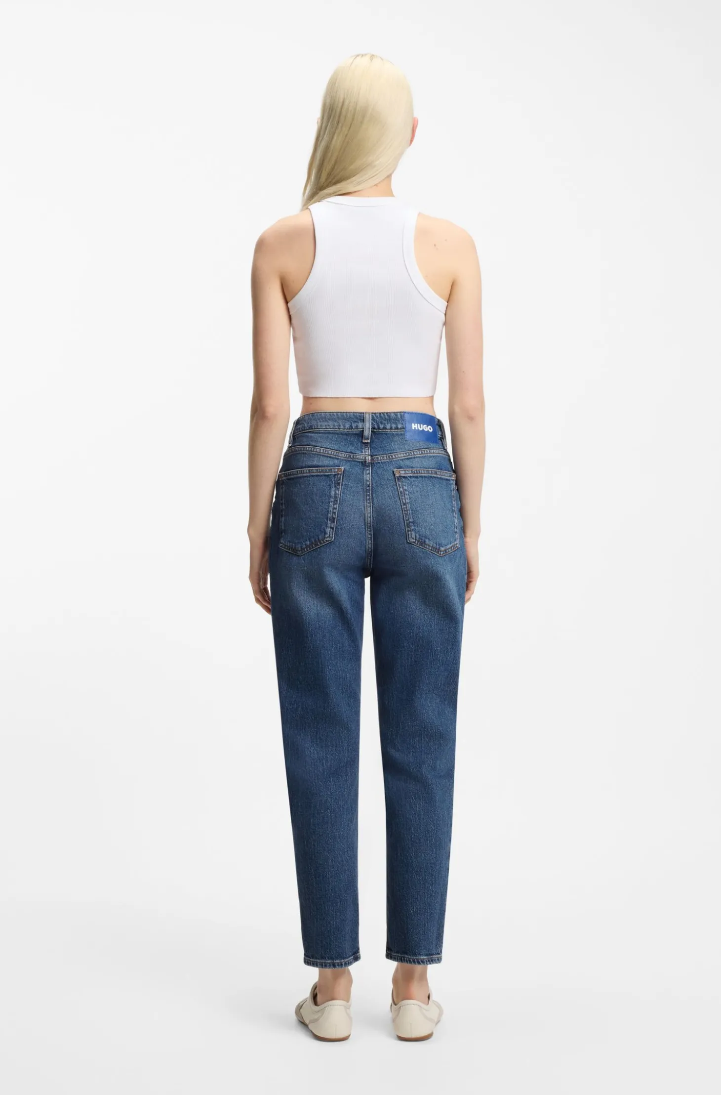 Mom Jeans aus mittelblauem Stretch-Denim