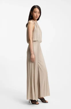 Neckholder-Jumpsuit aus glänzendem Jersey mit Plissee-Falten