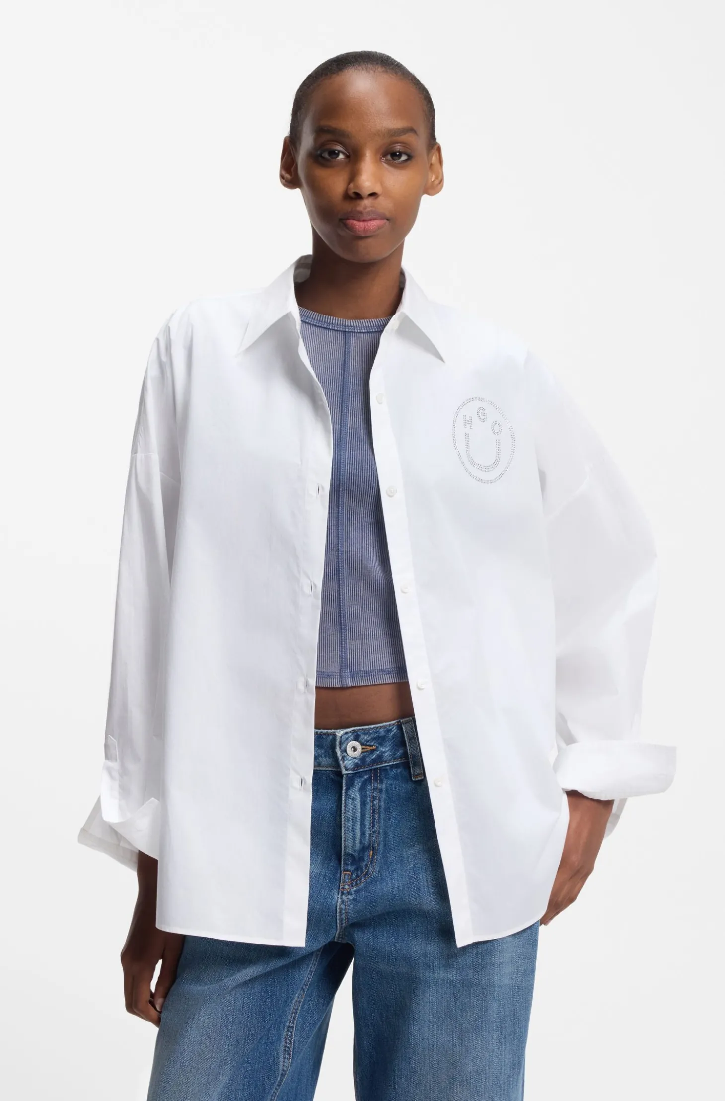 Oversized Bluse mit Happy HUGO Logo aus Strasssteinen