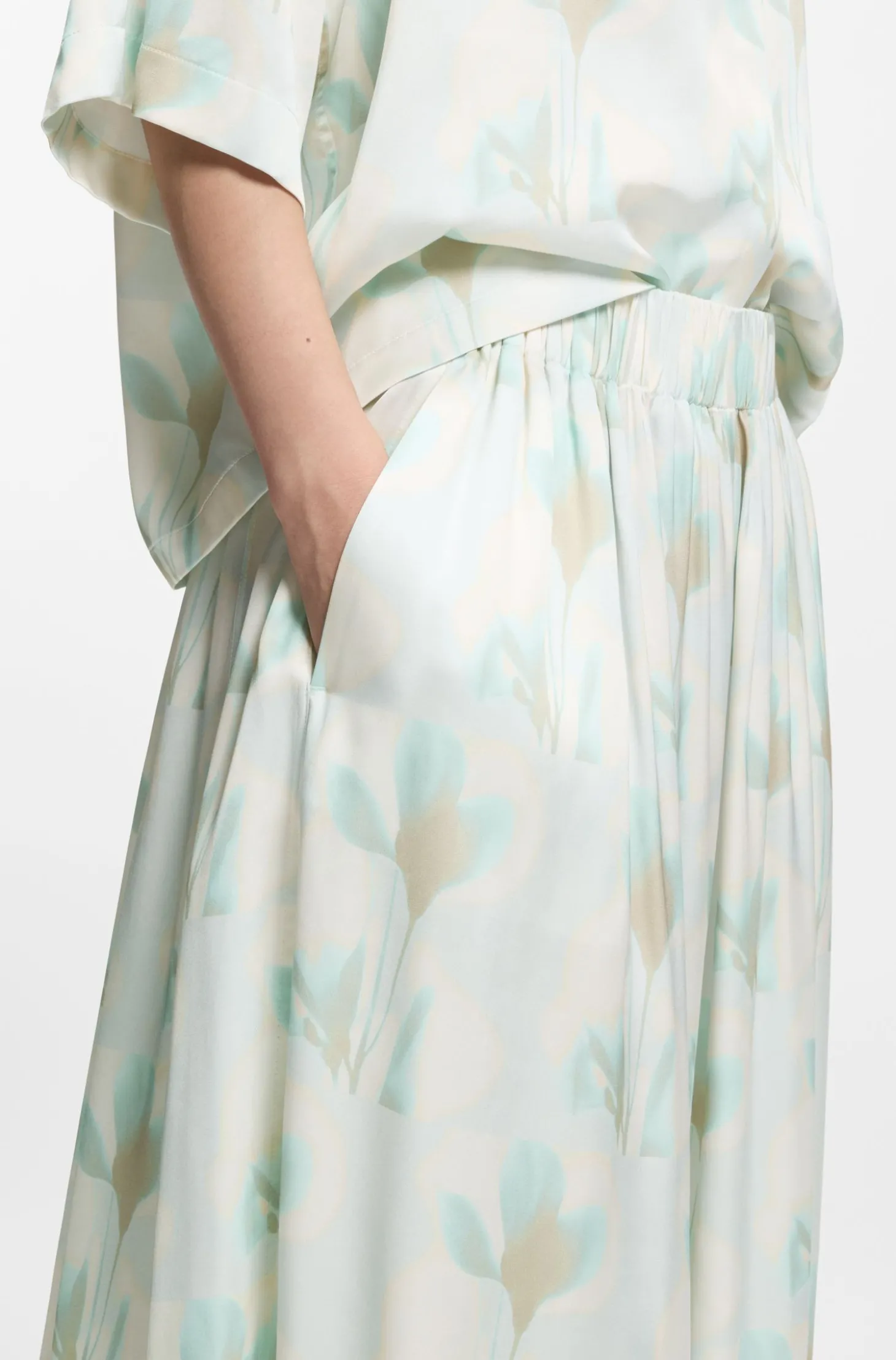 Oversized-Fit Hose mit weitem Bein und Blumenprint