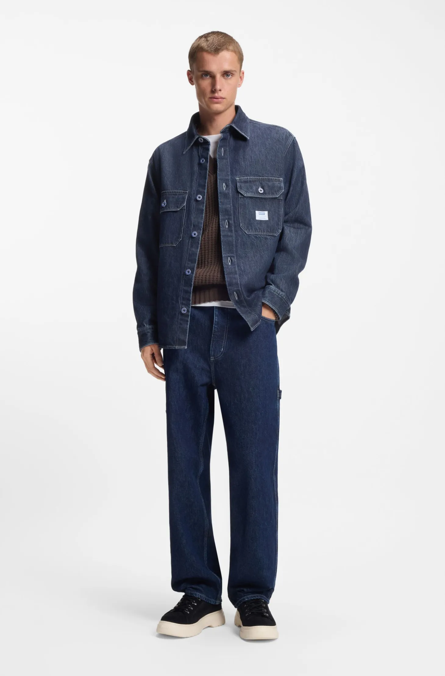Oversized Hemd aus blauem Denim