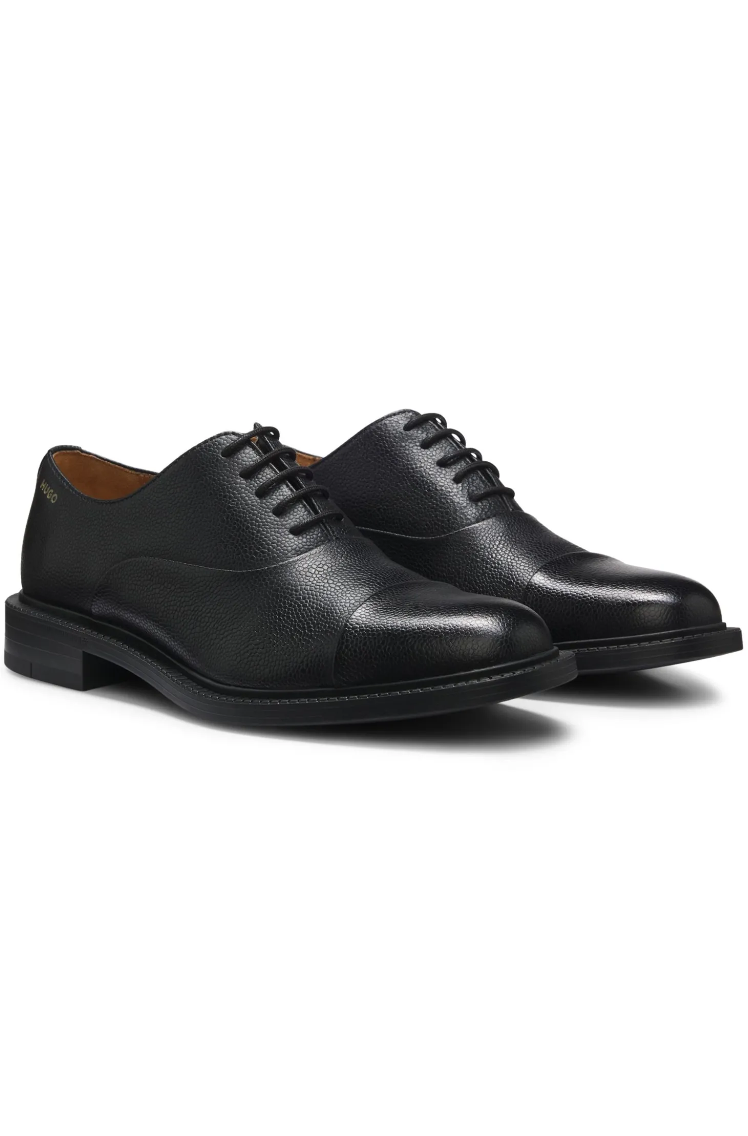 Oxford-Schuhe aus genarbtem Leder mit Zehenkappe