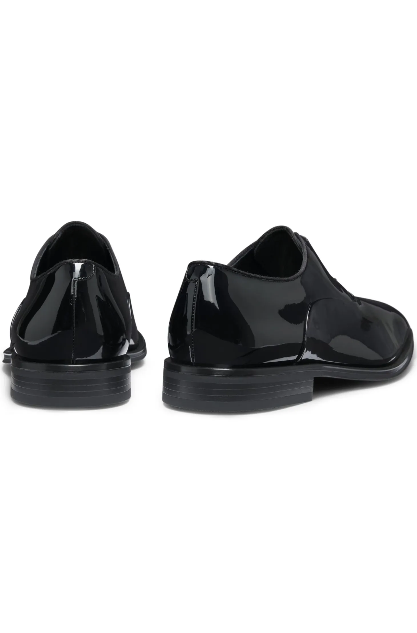 Oxford-Schuhe aus Kunstleder in Lack-Optik