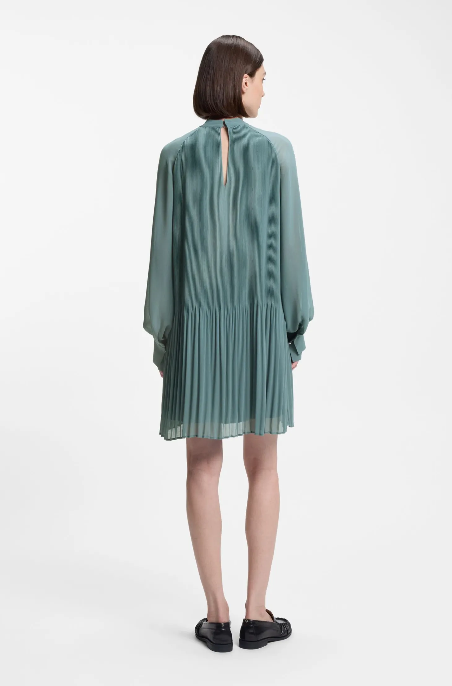 Plissee-Kleid mit transparenten Ärmeln