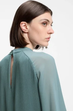Plissee-Kleid mit transparenten Ärmeln