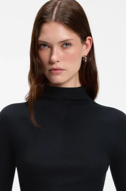Pullover aus gerippter Merinowolle mit Stehkragen