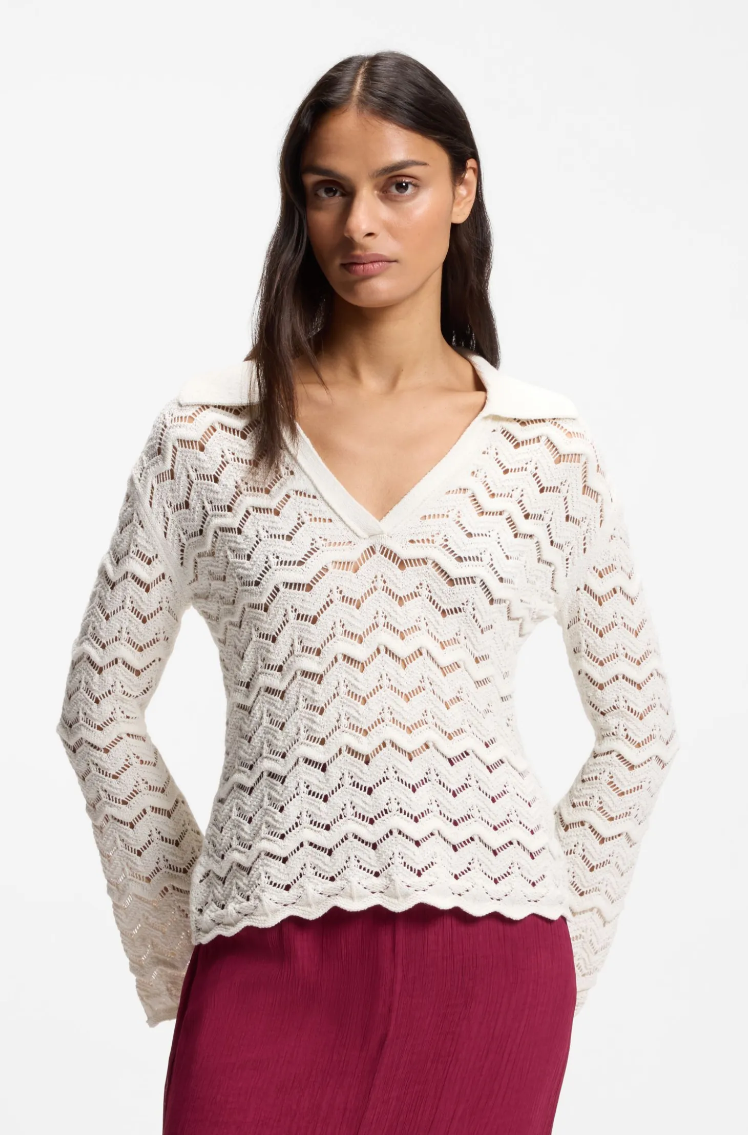 Pullover aus offen gestricktem Baumwoll-Mix mit V-Ausschnitt