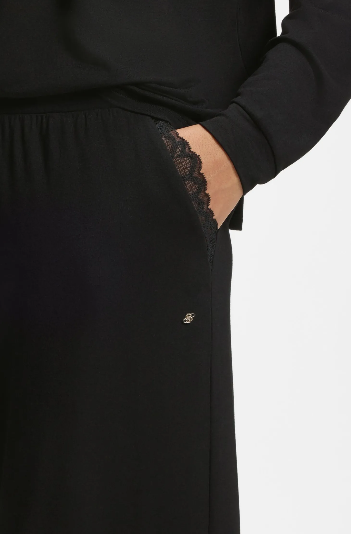 Pyjama-Hose mit spitzenbesetzten Taschen