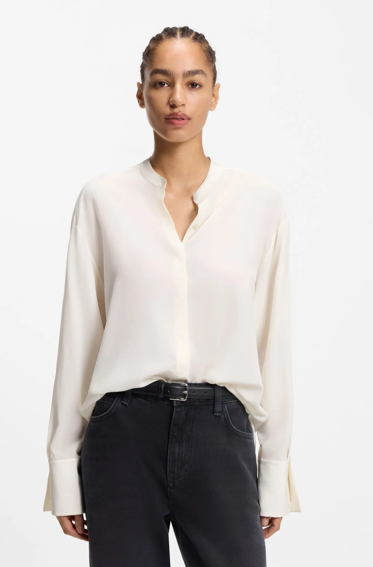 Regular-Fit Bluse aus sandgewaschener Seide mit verstellbaren Manschetten