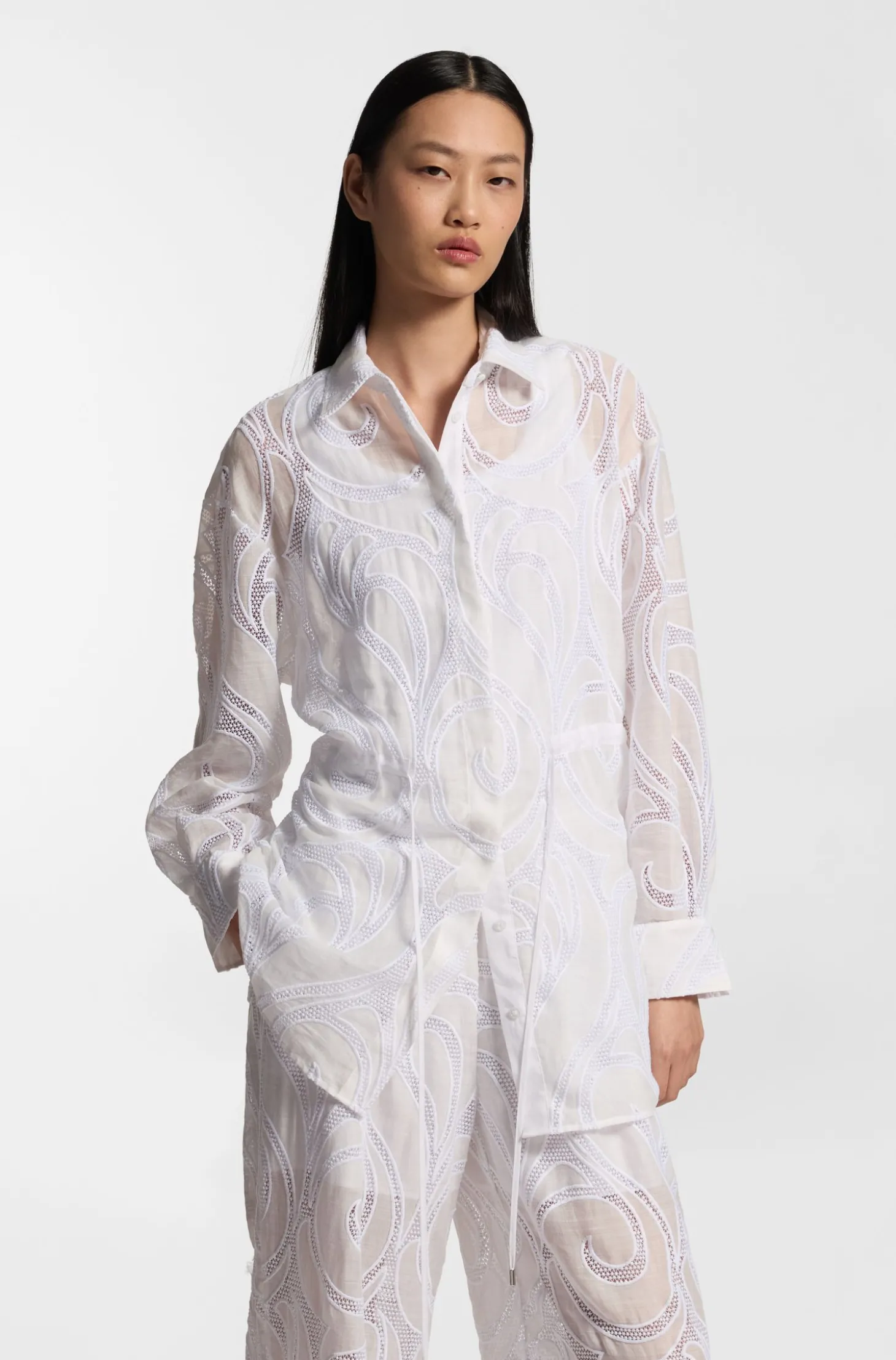 Regular-Fit Bluse mit Blumenstickerei