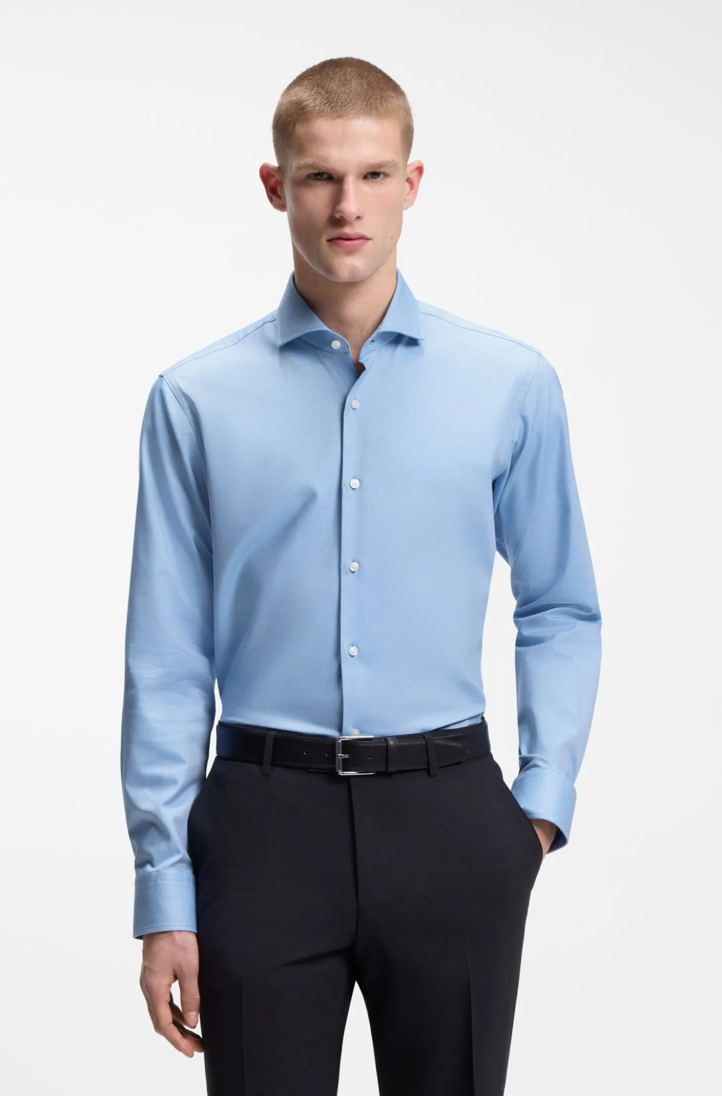 Regular-Fit Hemd aus elastischem Baumwoll-Twill mit bügelleichtem Finish