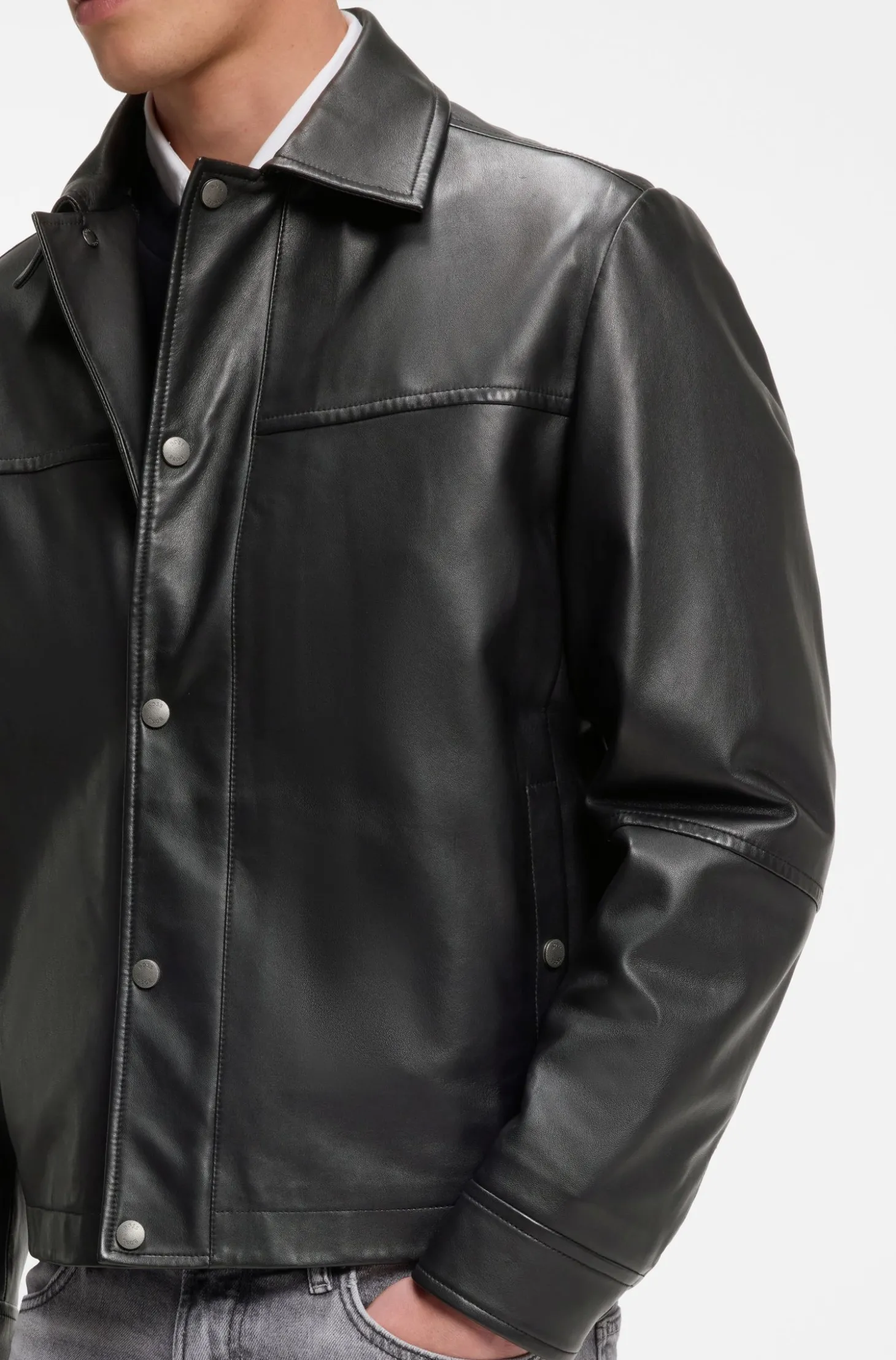 Regular-Fit Hemd aus Leder mit metallenen Logo-Knöpfen