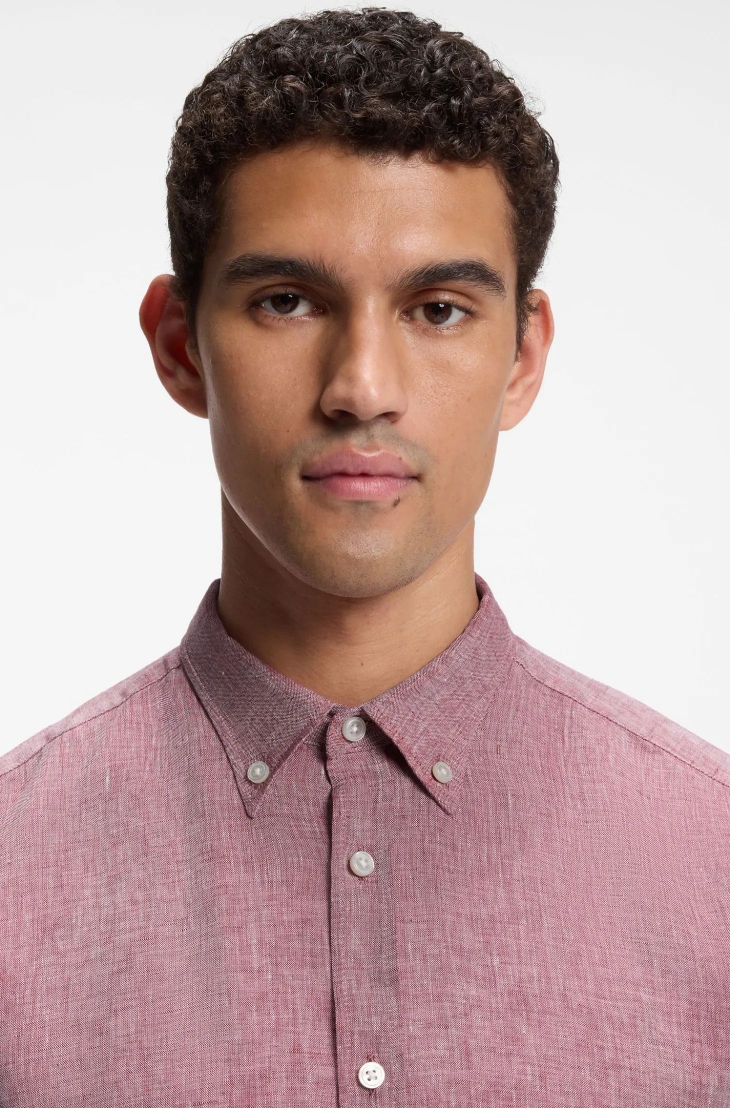 Regular-Fit Hemd aus Leinen mit Button-Down-Kragen