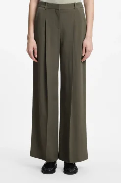 Regular-Fit Hose aus Stretch-Crêpe mit Nadelstreifen
