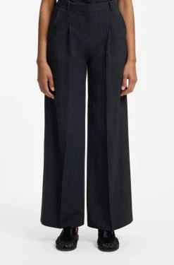 Regular-Fit Hose aus Stretch-Crêpe mit Nadelstreifen