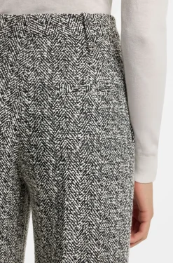 Regular-Fit Hose aus Stretch-Gewebe mit Fischgrätmuster