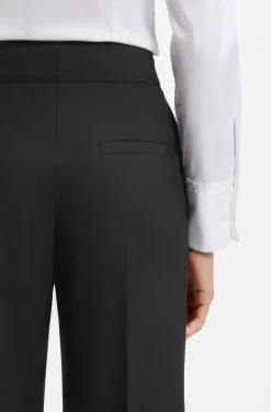 Regular-Fit Hose aus Stretch-Gewebe mit weitem Bein