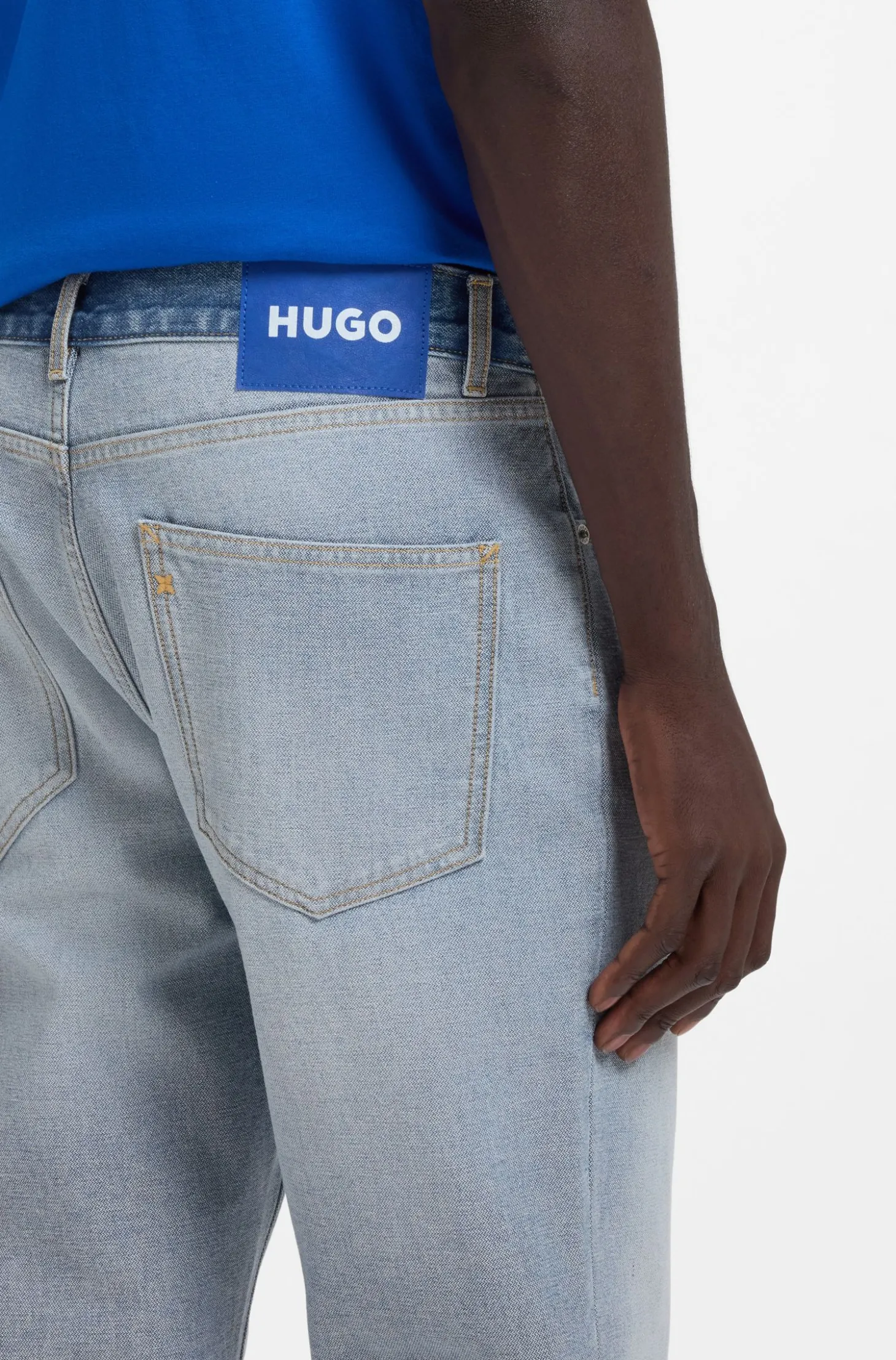 Regular-Fit Jeans aus umgekehrtem Denim