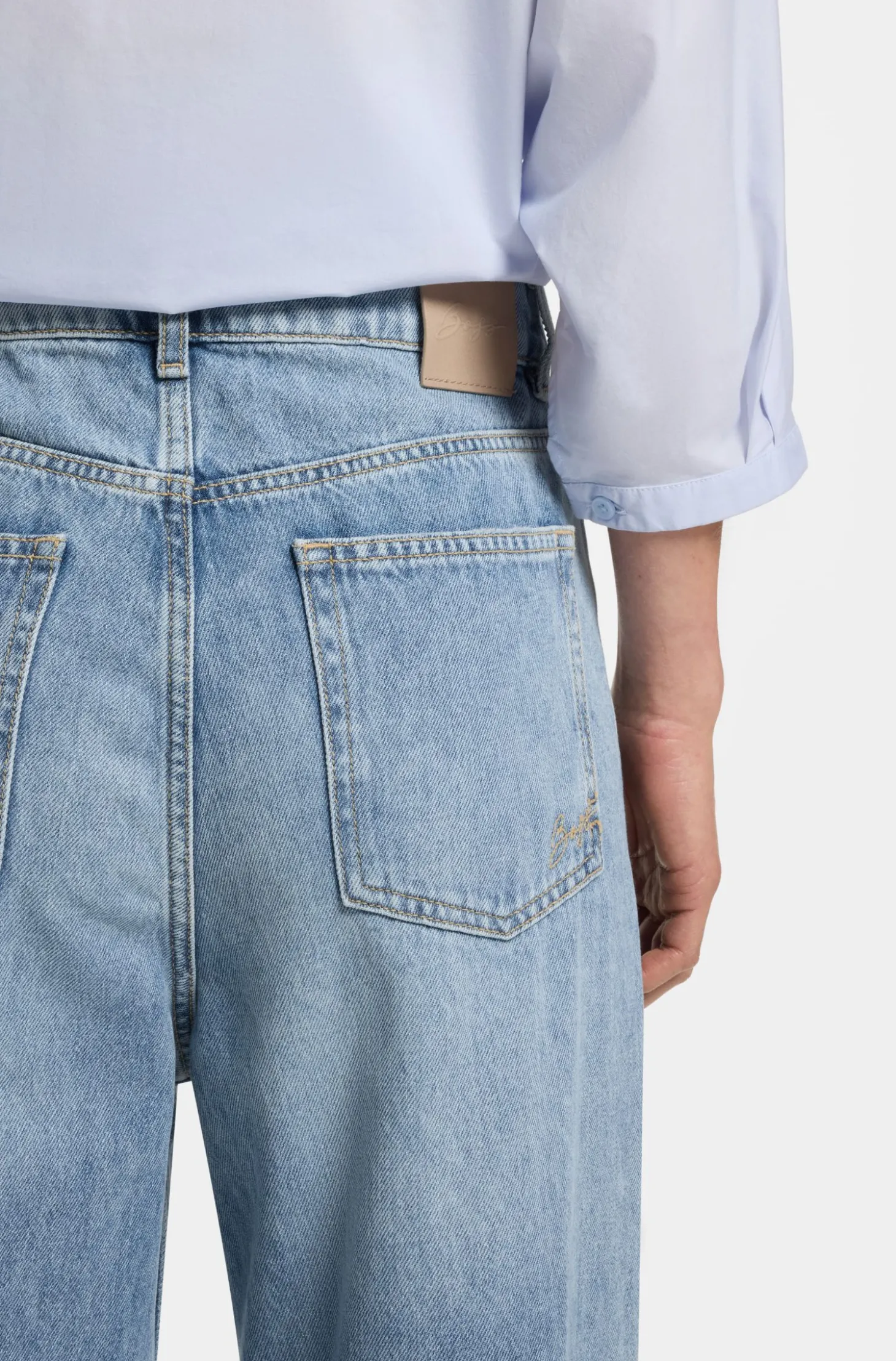 Regular-Fit Jeans mit weitem Bein aus hellblauem Denim