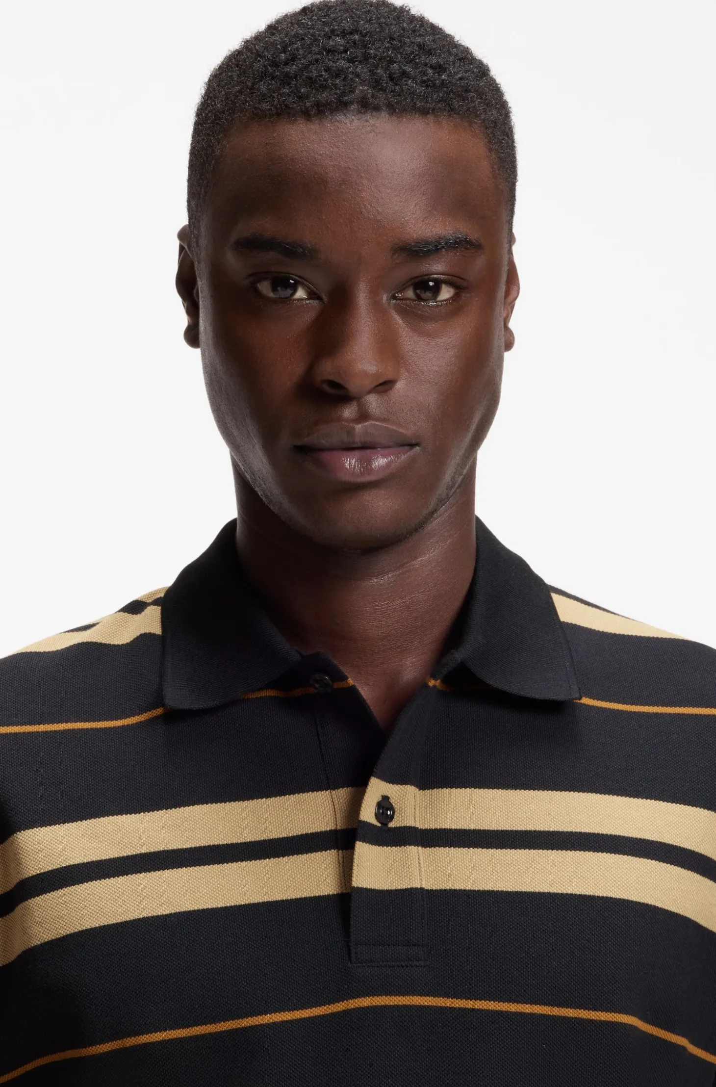 Regular-Fit Poloshirt aus Baumwoll-Piqué mit eingearbeiteten Streifen