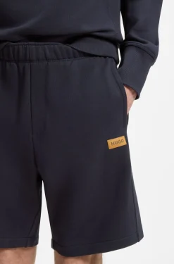 Regular-Fit Shorts aus Baumwolle mit Logo-Badge aus Veloursleder