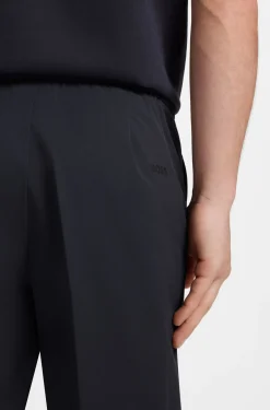 Regular-Fit Shorts aus wasserabweisendem und schnelltrocknendem Twill