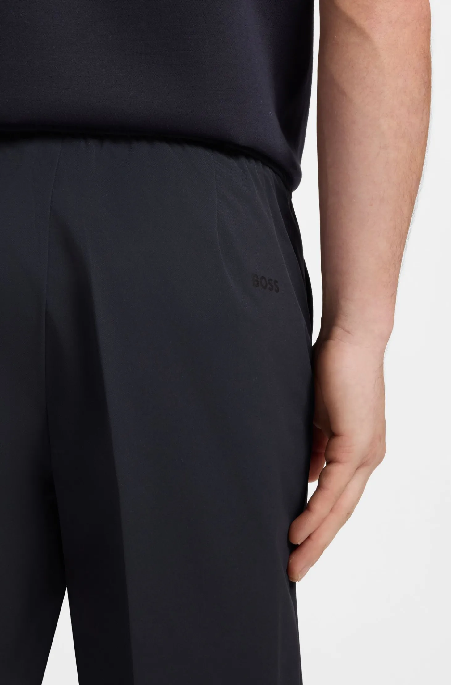 Regular-Fit Shorts aus wasserabweisendem und schnelltrocknendem Twill