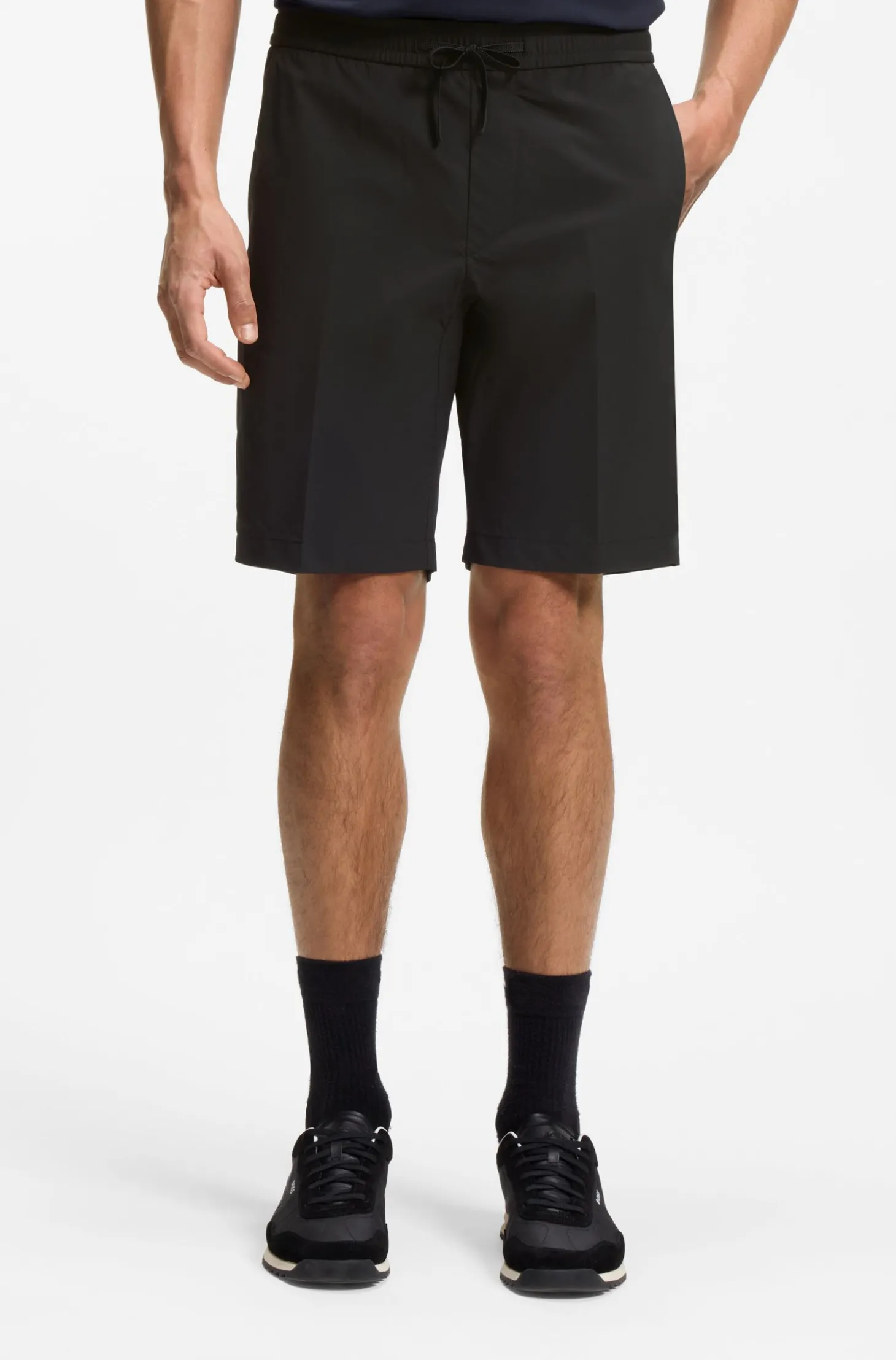 Regular-Fit Shorts aus wasserabweisendem und schnelltrocknendem Twill