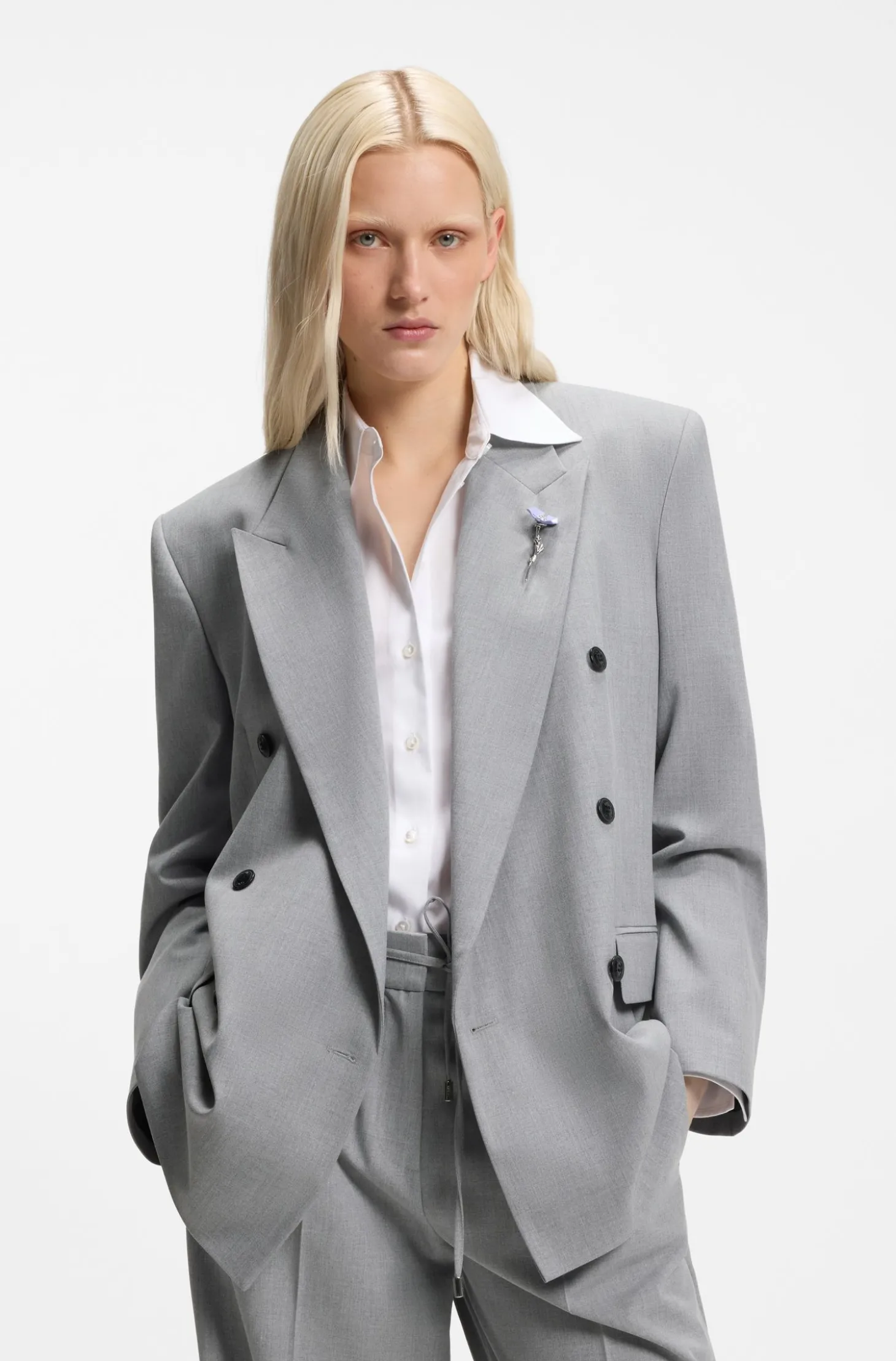 Relaxed-Fit Blazer mit Blumenbrosche aus Emaille