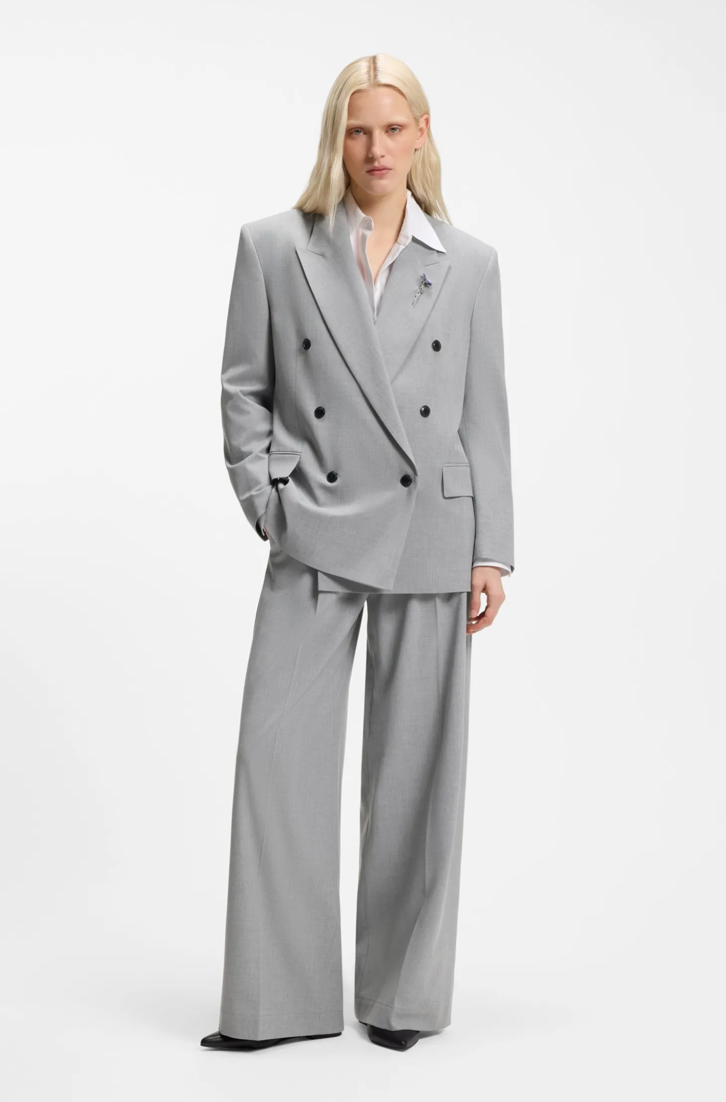 Relaxed-Fit Blazer mit Blumenbrosche aus Emaille