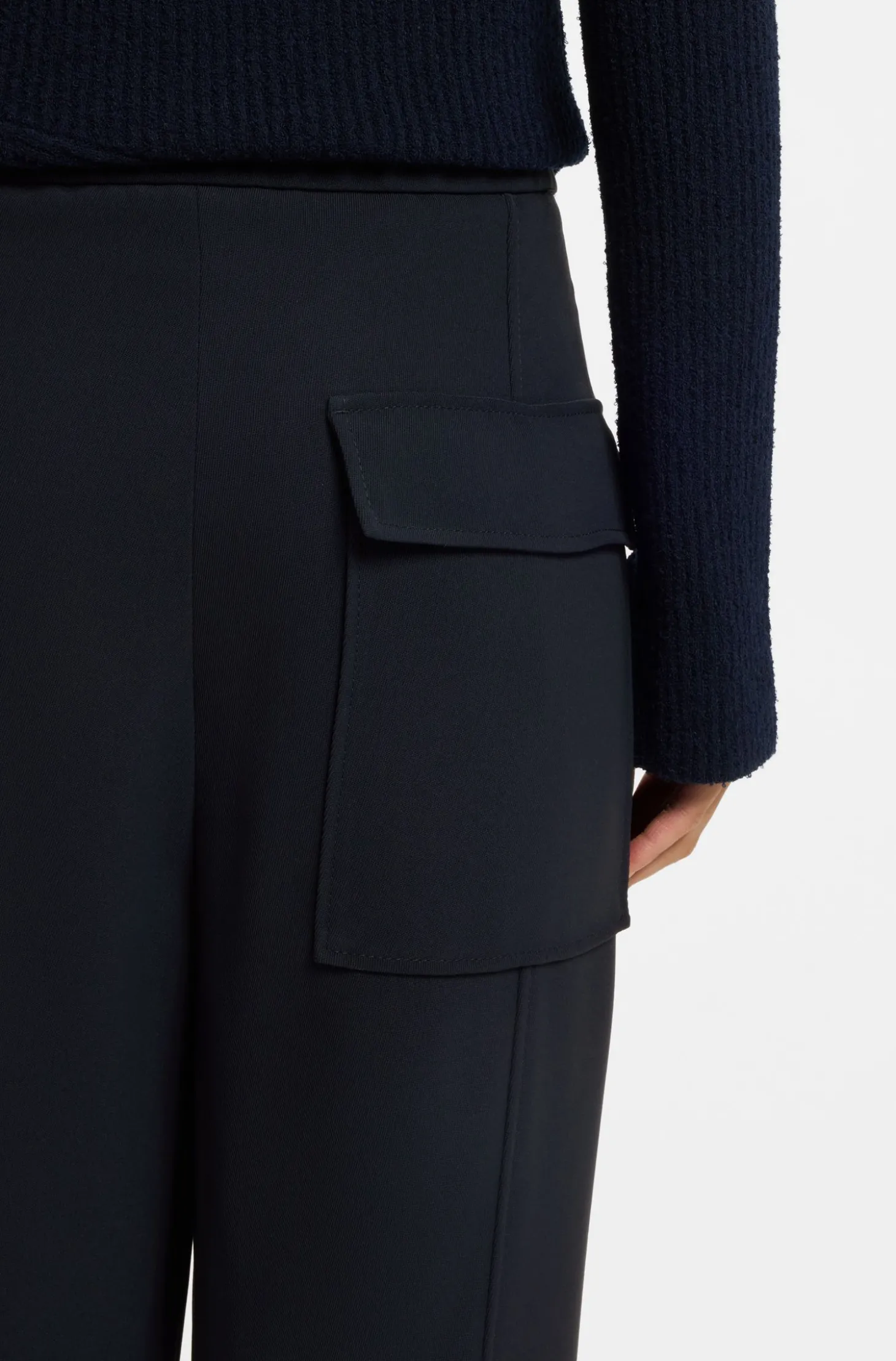 Relaxed-Fit Hose aus knitterfreiem Krepp