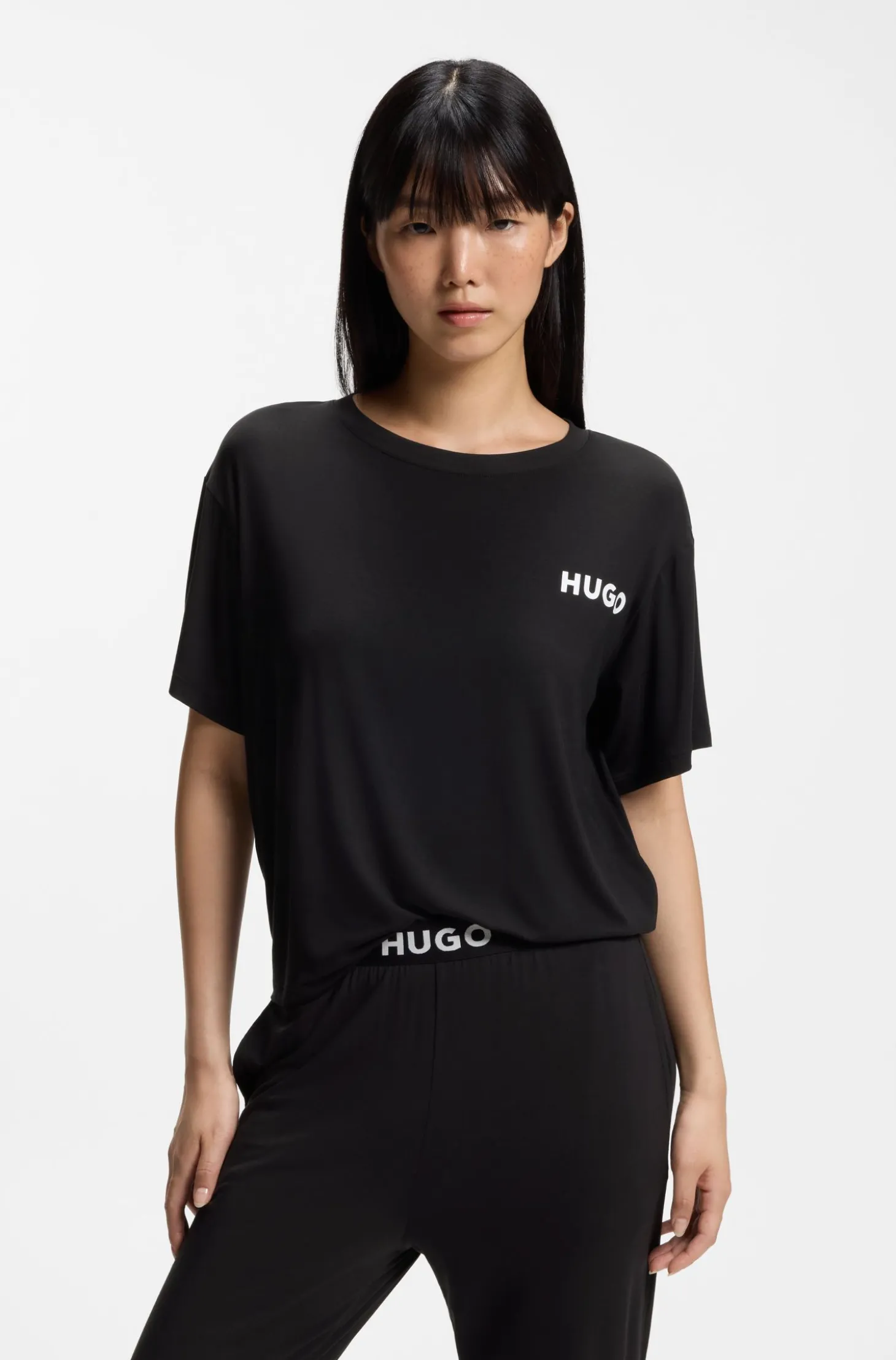 Relaxed-Fit Pyjama-Shirt aus Stretch-Jersey mit kontrastfarbenem Logo