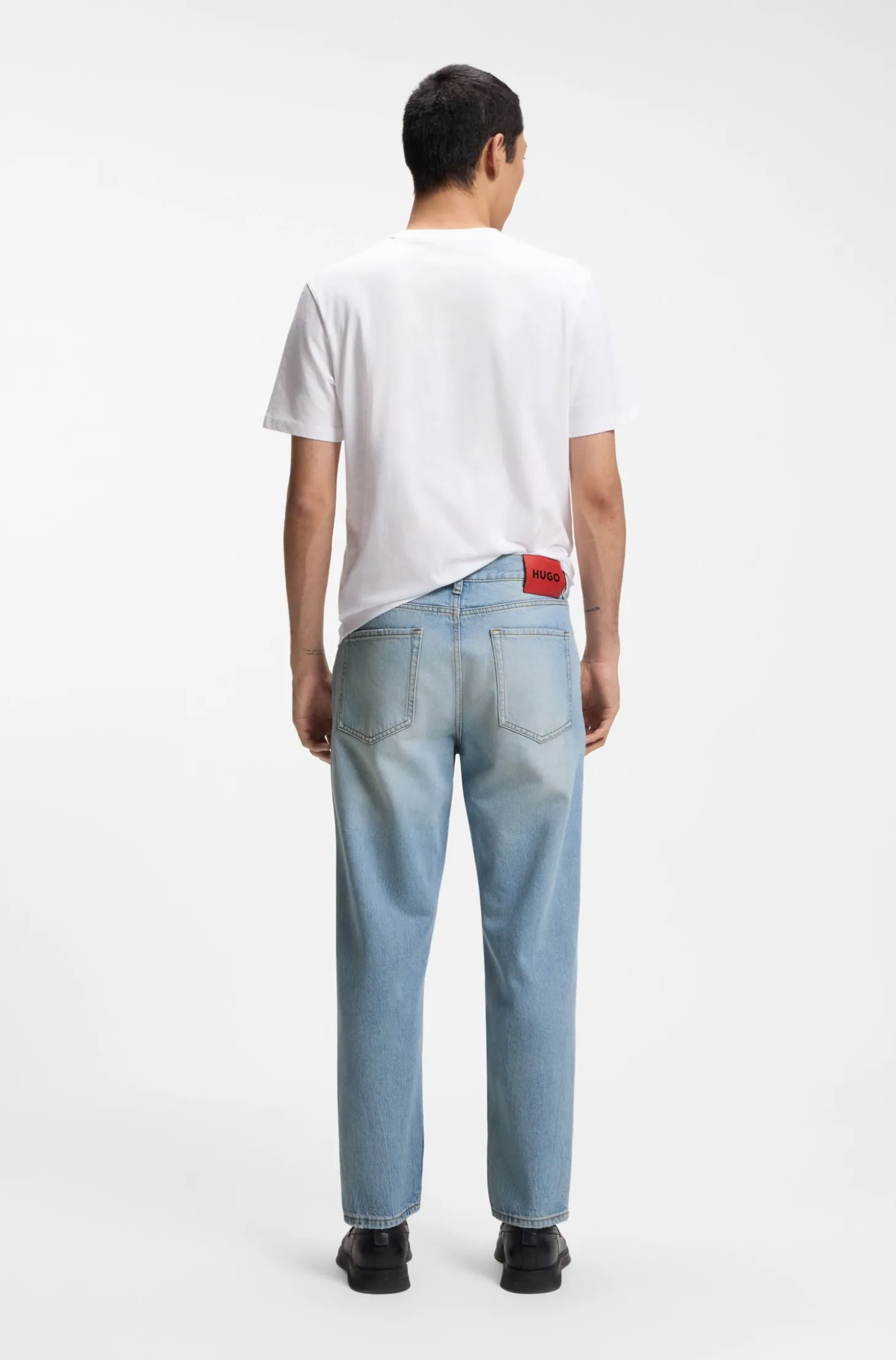Relaxed Tapered-Fit Jeans aus hellblauem Denim