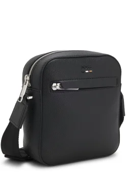 Reporter-Tasche aus genarbtem Kunstleder mit Signature-Stripe-Details