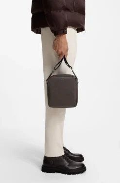 Reporter-Tasche mit silberfarbenem Logo-Schriftzug