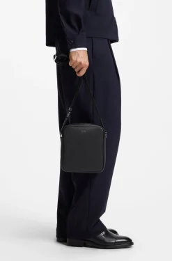 Reporter-Tasche mit silberfarbenem Logo-Schriftzug