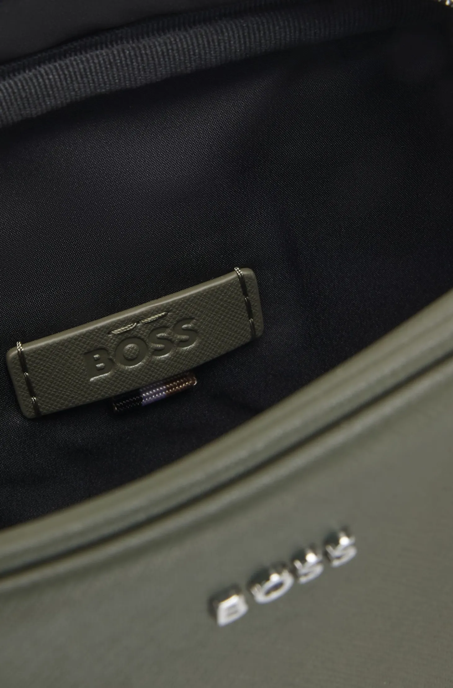Reporter-Tasche mit silberfarbenem Logo-Schriftzug