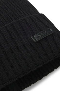 Rippstrick-Mütze aus Schurwolle mit Logo-Applikation