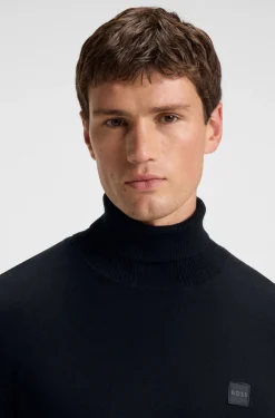Rollkragenpullover aus Baumwoll-Mix mit Kaschmir und Logo-Aufnäher