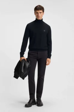 Rollkragenpullover aus Baumwoll-Mix mit Kaschmir und Logo-Aufnäher