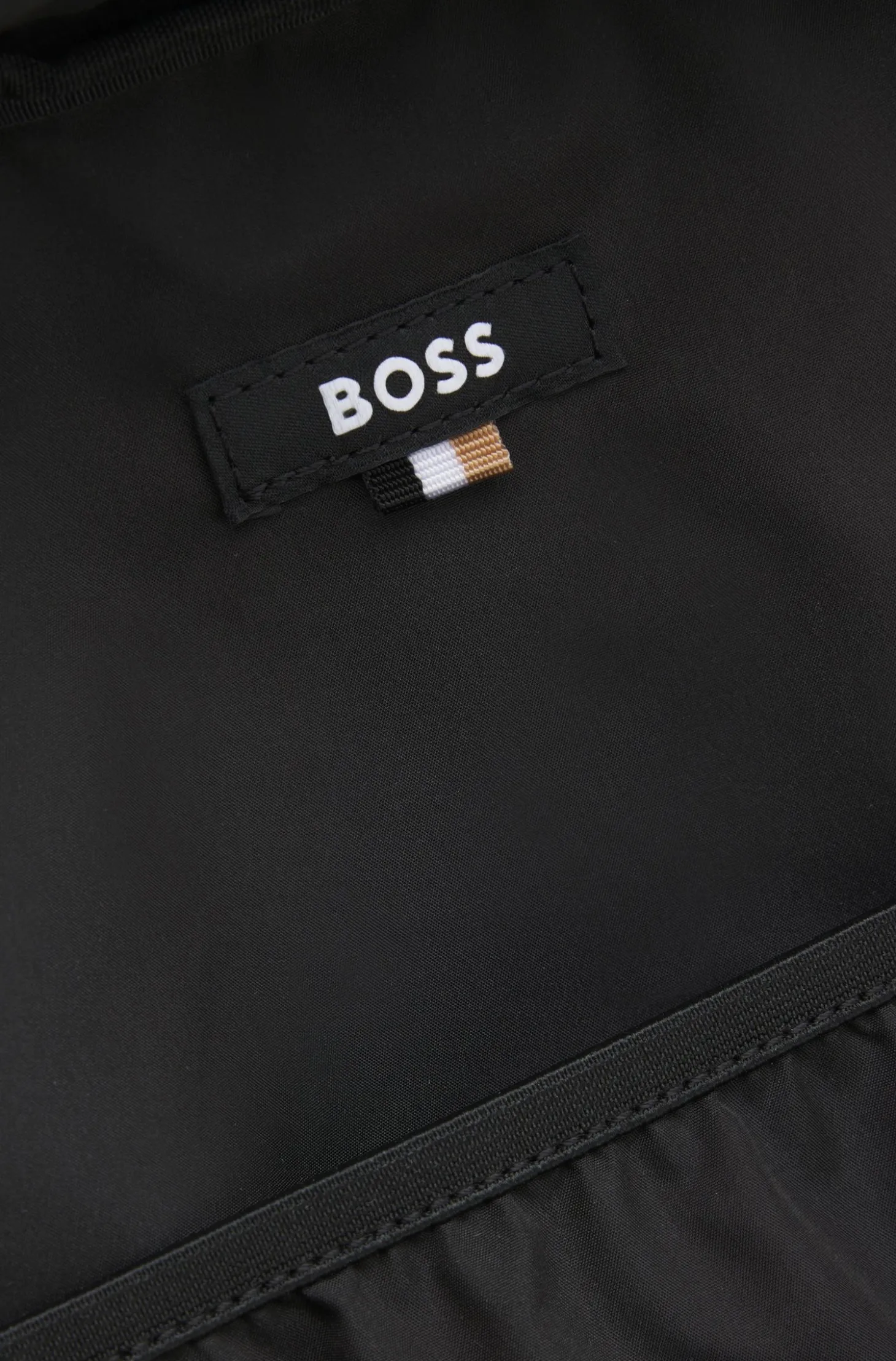 Rucksack aus Kunstleder mit reflektierenden Details