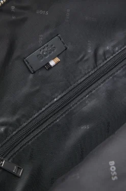 Rucksack mit mehreren Fächern und Lederbesätzen