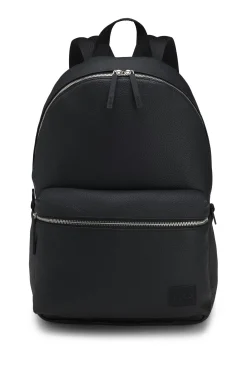Rucksack mit Reißverschluss und Logo-Aufnäher aus Gummi