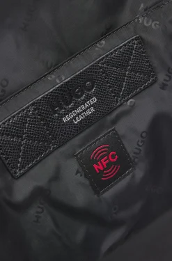 Rucksack mit silberfarbenen Details