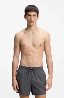 Schnell trocknende Badeshorts mit rotem Logo-Label